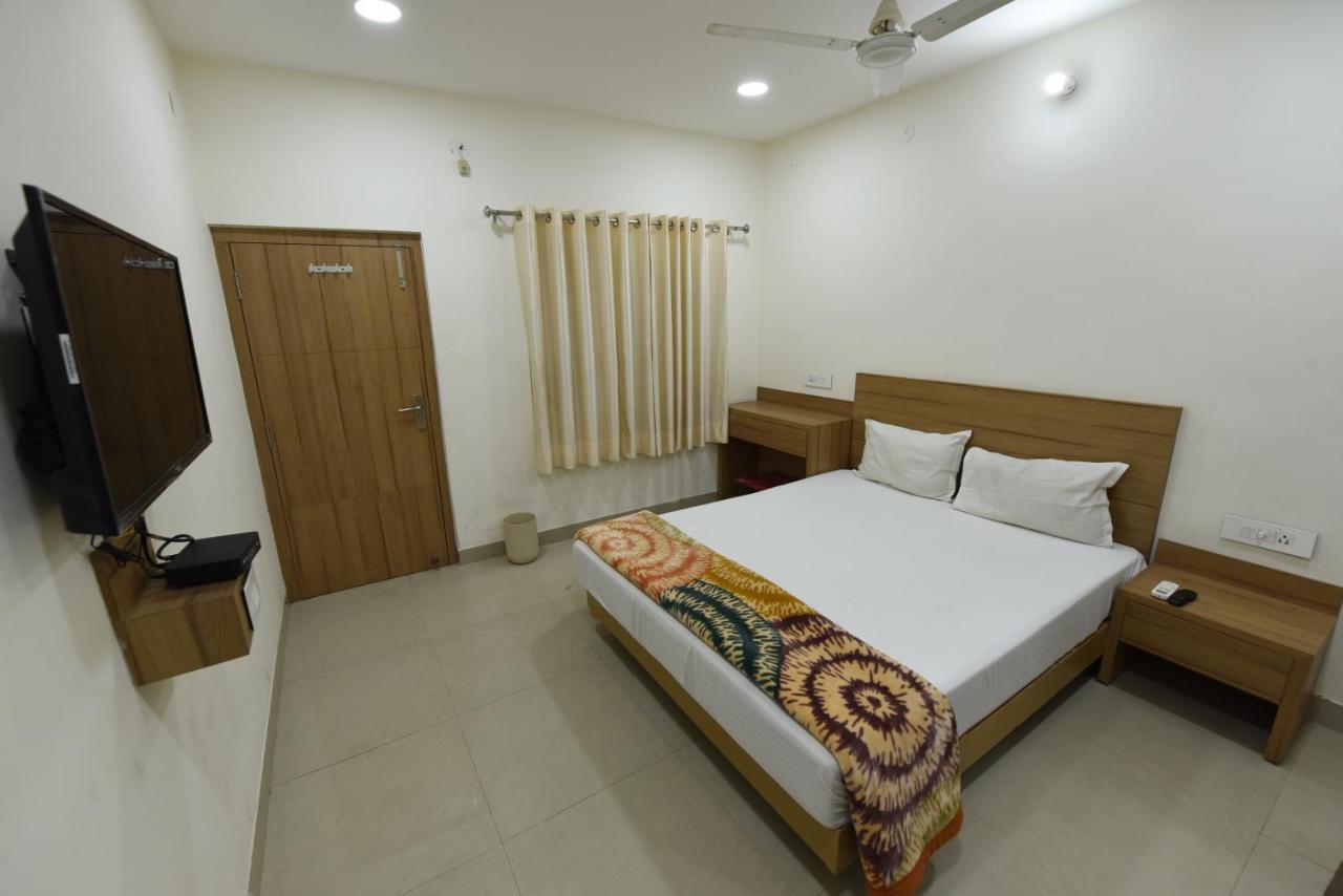 Hotel Mayur Горакпур Екстериор снимка