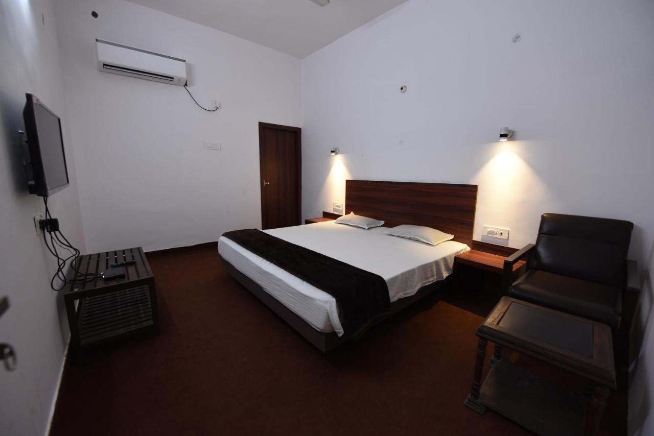 Hotel Mayur Горакпур Екстериор снимка